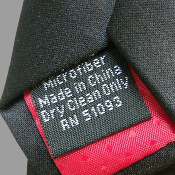 🎄Christmas tie Hallmark Holiday Traditions⛄ - Picture 7 of 8